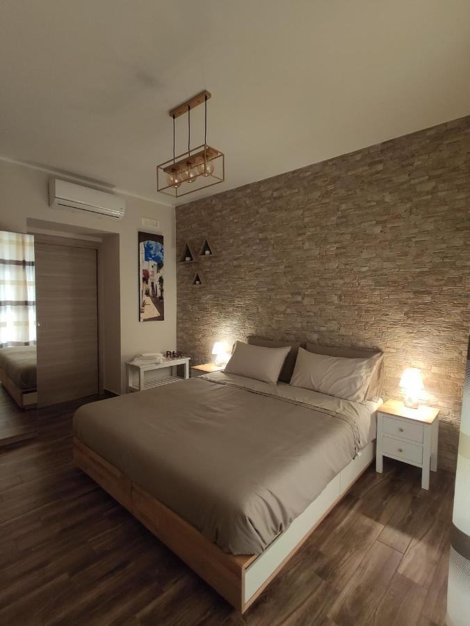 Tizzy Apartment & Rooms Bari Bagian luar foto