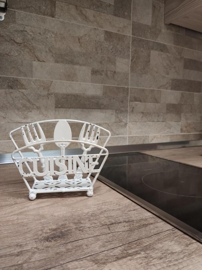 Tizzy Apartment & Rooms Bari Bagian luar foto