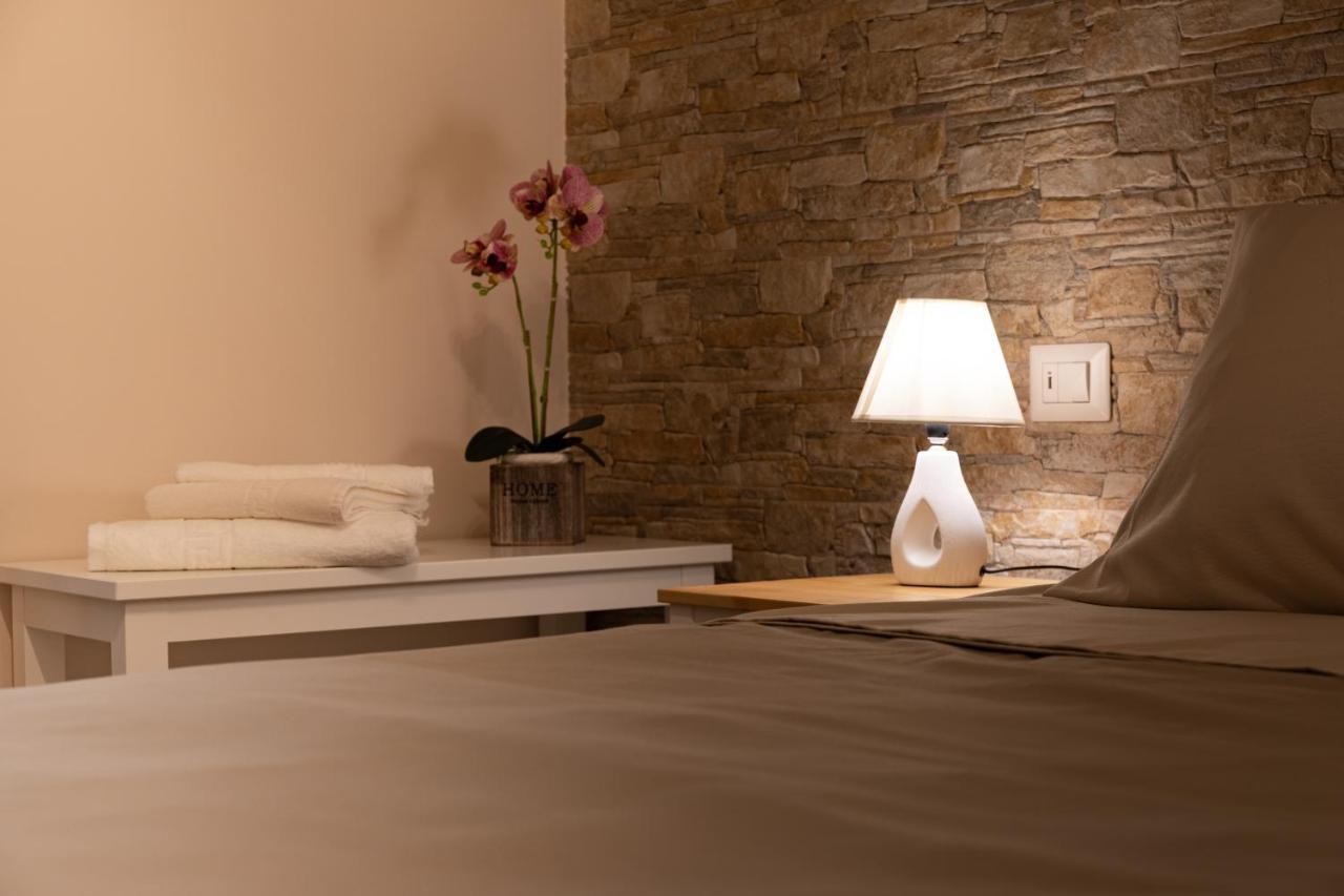 Tizzy Apartment & Rooms Bari Bagian luar foto