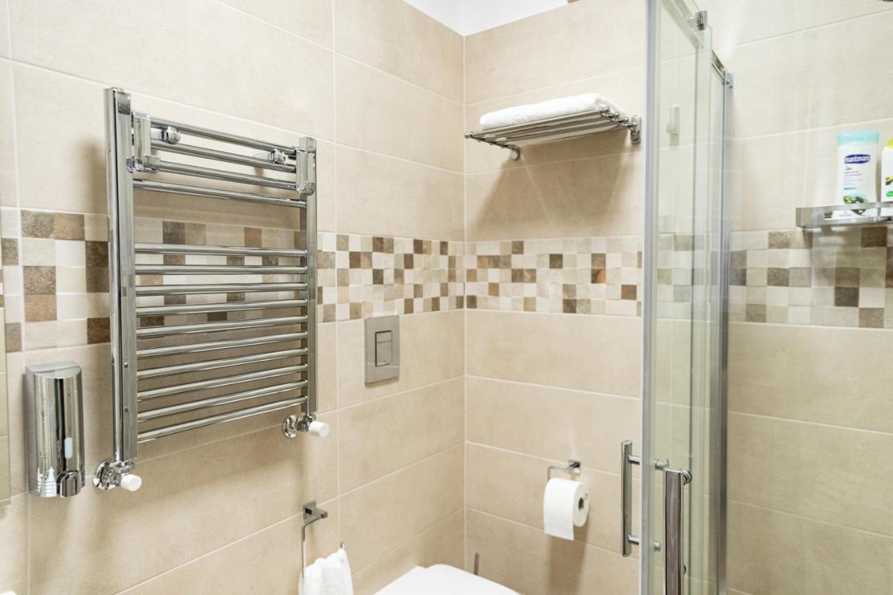 Tizzy Apartment & Rooms Bari Bagian luar foto