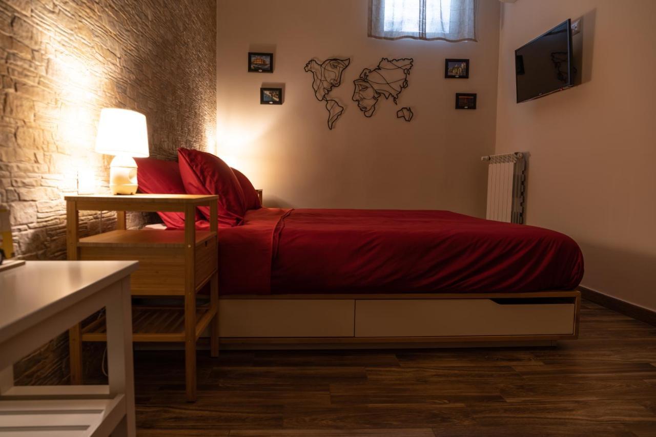 Tizzy Apartment & Rooms Bari Bagian luar foto