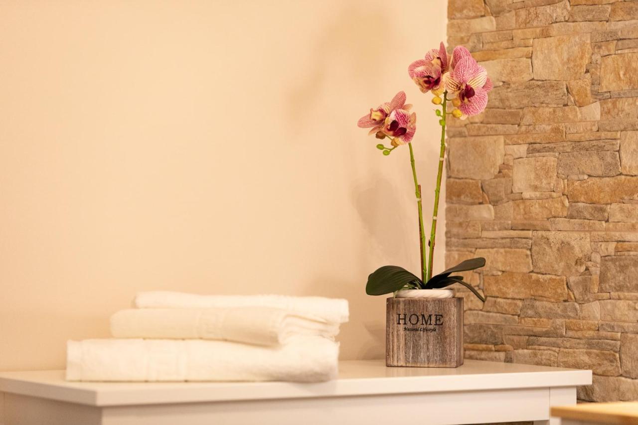 Tizzy Apartment & Rooms Bari Bagian luar foto