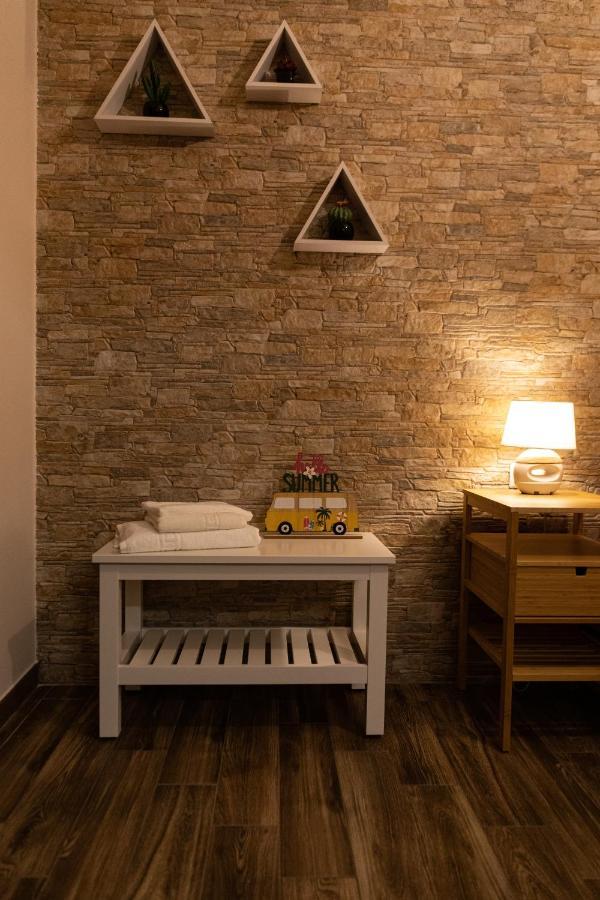 Tizzy Apartment & Rooms Bari Bagian luar foto