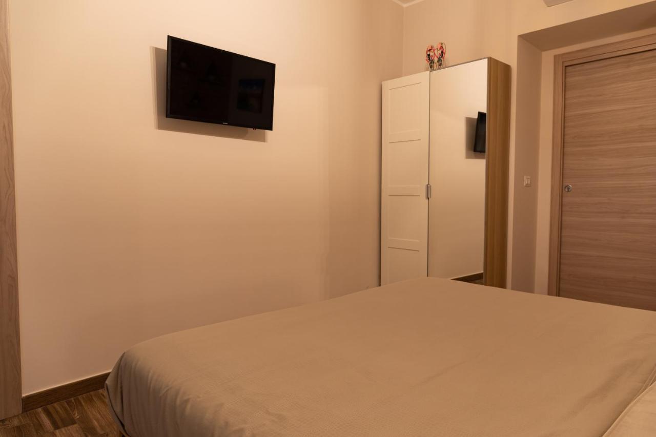 Tizzy Apartment & Rooms Bari Bagian luar foto